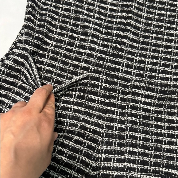 MANGO
Women's Pocket Detail Short Tweed Jumpsuit Size Medium - Picture 14 of 15